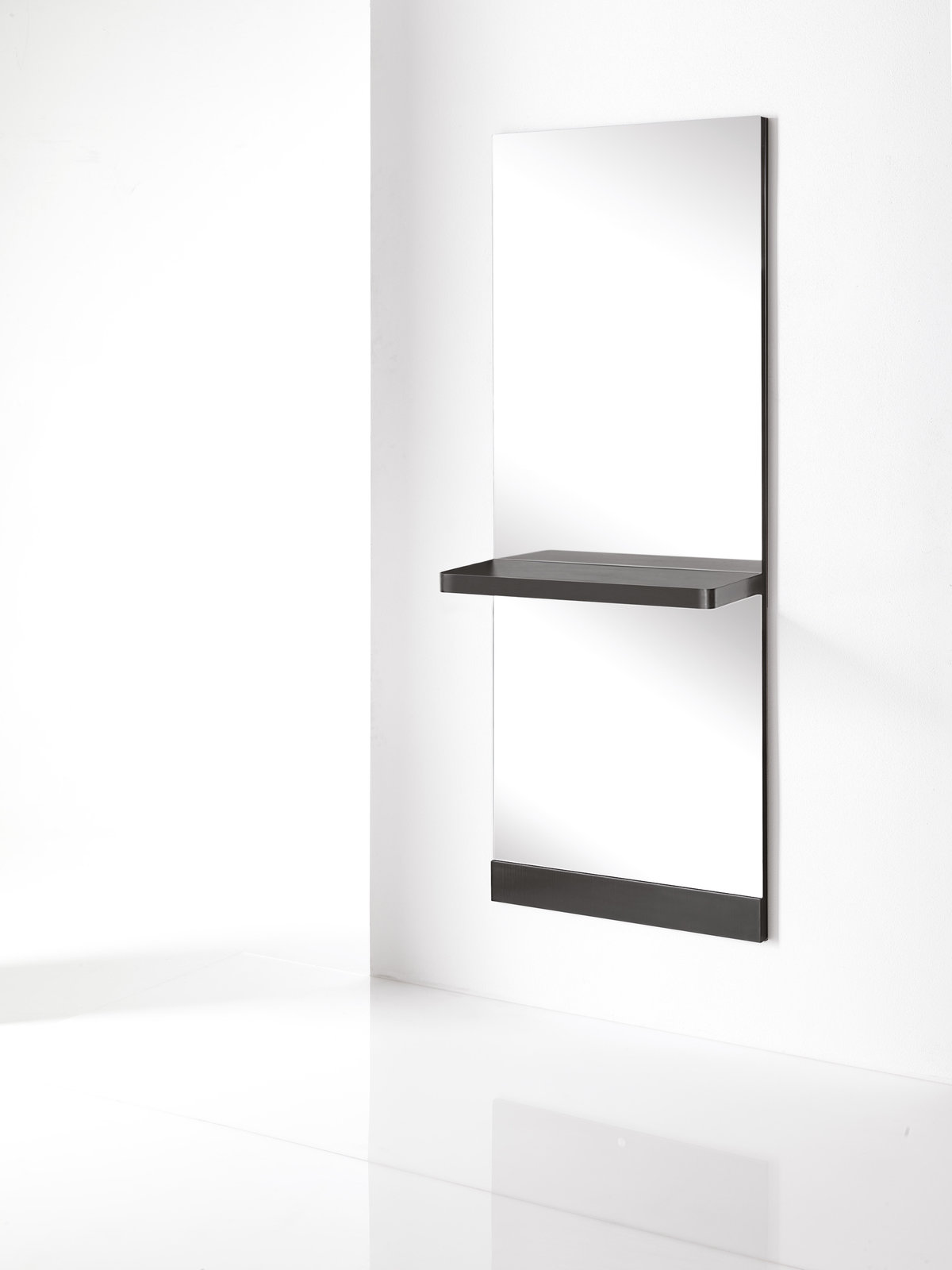 LUCE
Specchiera con mensola